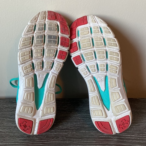 Under Armour Micro G athletic sneakers. Like new! - Picture 6 of 6